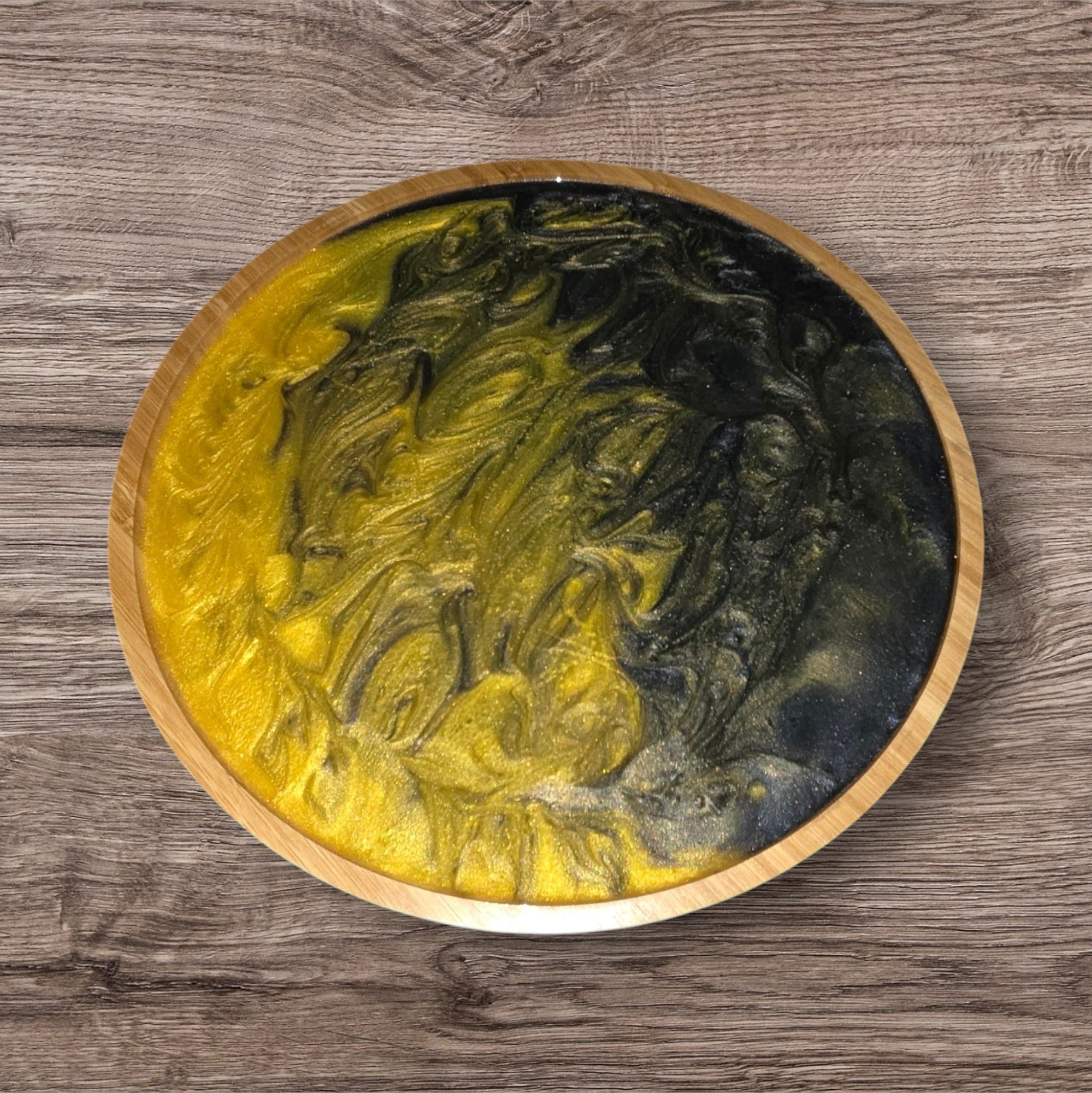 Round Serving Tray With Colorful Epoxy Base